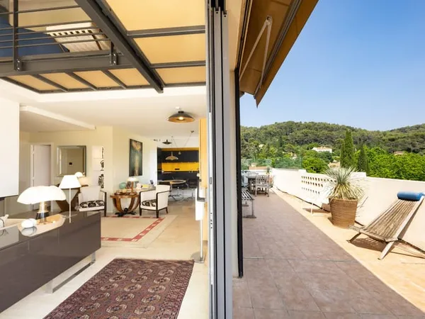Appartement En Dernier Étage Avec Terrasse Résidence De Standing À Aix-En-Provence