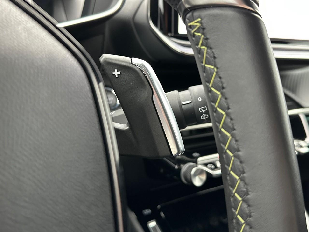 Peugeot 2008 hybrid 145 e-dcs6 gt — photo 21