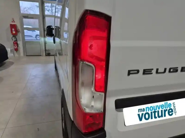 Peugeot Boxer fgn tole 3.3 t diesel l2h2 140 ch manuelle — photo 17
