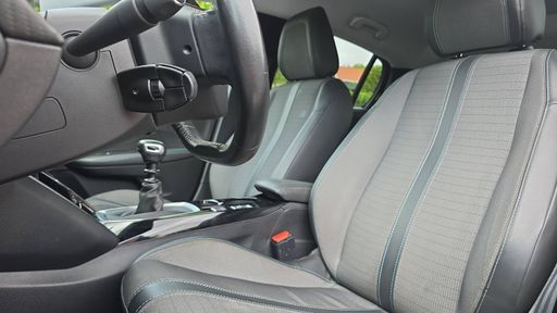 Peugeot 208 1.2 PureTech 100 - Allure – 2021 – 54998 km – Essence – Boîte Manuelle — photo 14