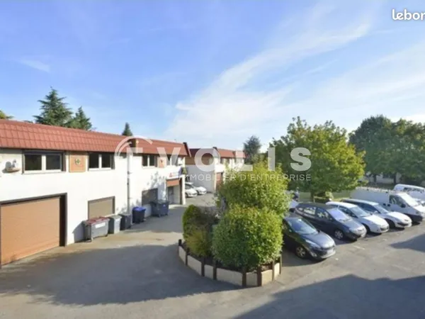Local d'activité 228 m²