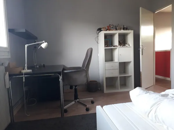 Loue chambre en colocation chez l'habitant