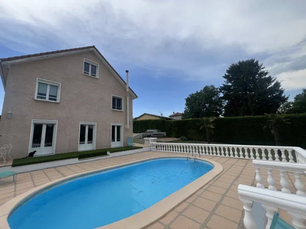 Maison 8 pièces 218 m²