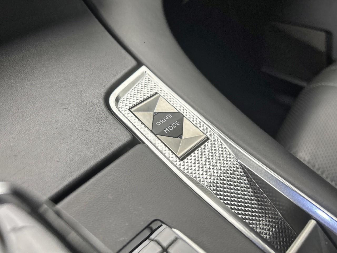 Ds Ds 7 crossback hybride rechargeable e-tense 300 eat8 4x4 opera — photo 19