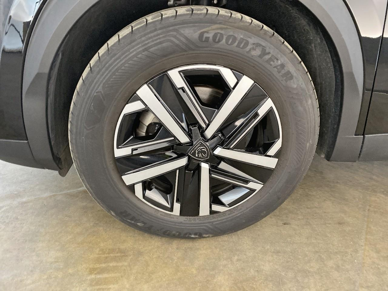 Peugeot 2008 hybrid 145 e-dcs6 style — photo 11