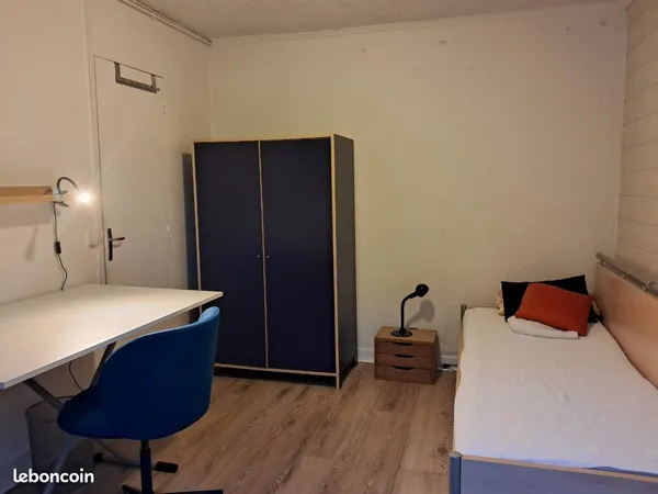 Chambre meublée étudiant chez l'habitant