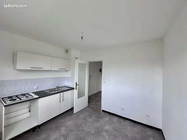 À vendre Beau 3 pièces clé en main Rue calme Petite Hollande
