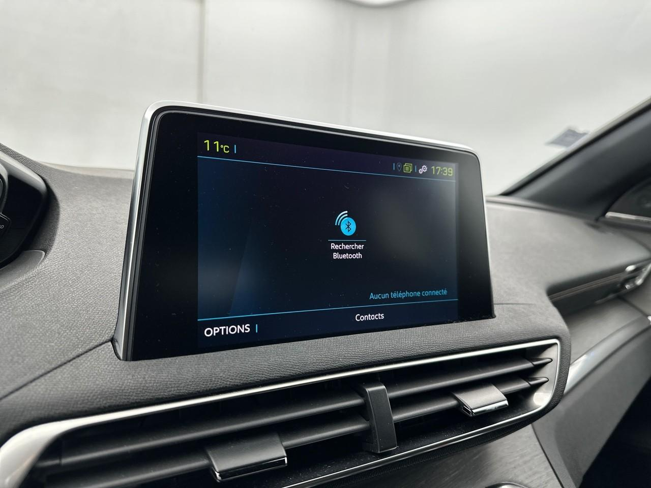 Peugeot 3008 hybrid4 300 e-eat8 gt — photo 26