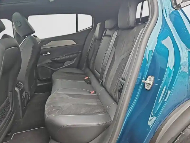 Peugeot 408 phev 225 e-eat8 — photo 12