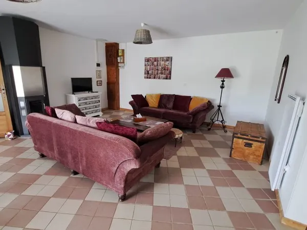 Appartement meublé tout frais compris 82m2 Bourg-sur-Gironde