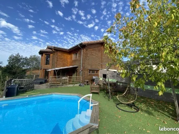 Maison en bois à vendre