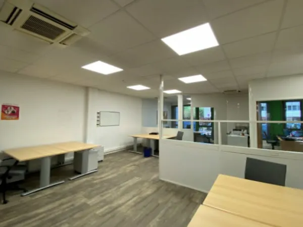 Local professionnel 183 m²
