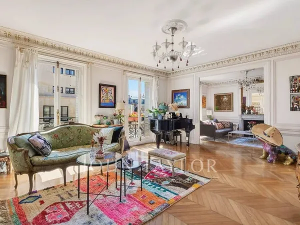Appartement 7 pièces 213 m²