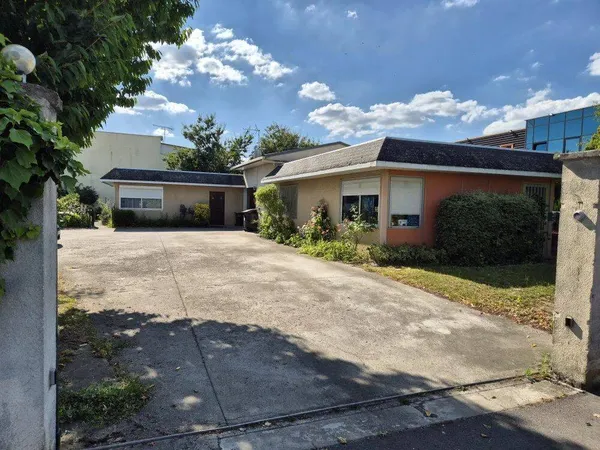 Local commercial 200 m²