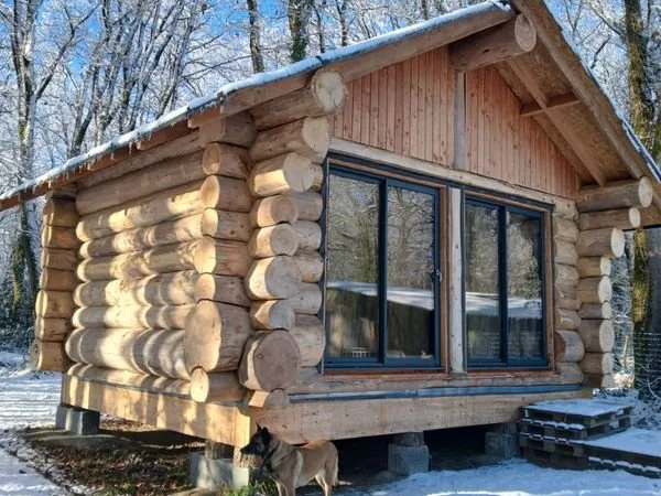 Chalet en rondins, fuste, gîte en bois brut, studio de jardin artisanal 19m2