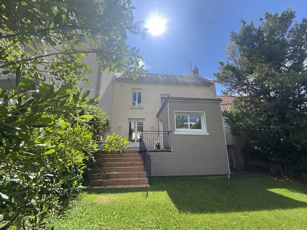 Maison 10 pièces 227 m2