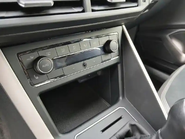 Volkswagen Polo 1.0 tsi 95 s&amp;s bvm5 carat — photo 13