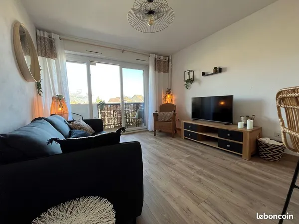 Lumineux et Charmant T2 de 45m2 MEUBLE avec balcon SUD EST, vue exceptionnelle sur Annecy, Quartier 