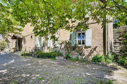Maison 8 pièces 250 m²