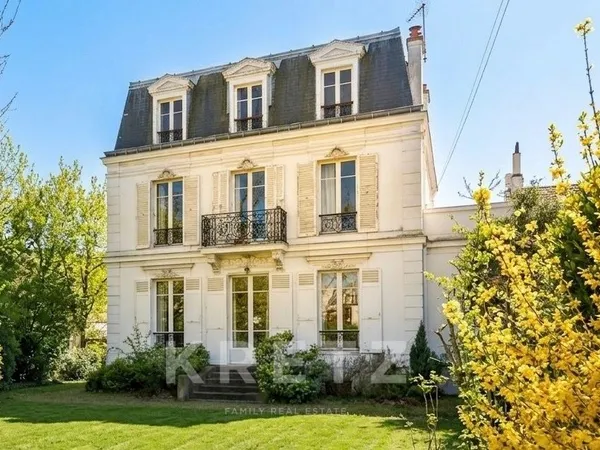 Maison Familiale Mansart avec grand jardin