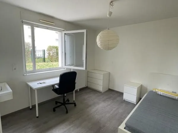 Chambre 3 pièces 75 m²