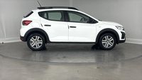 Dacia Sandero 1.0 TCe 90ch Stepway Essential — photo 4