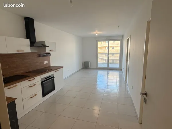 à louer - appartement t2 avec balcon et 2 parkings - lattes