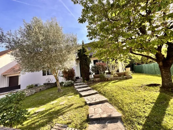 BELLE MAISON DE PLAIN-PIED PROCHE TRANSPORTS ET COMMERCES