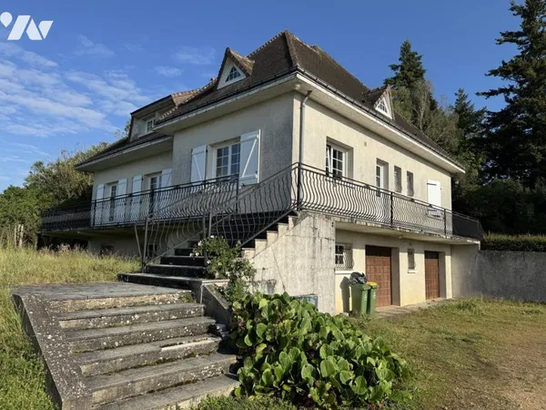 Maison 11 pièces 225 m²