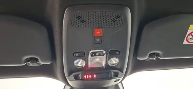 Peugeot 2008 hybrid 145 e-dcs6 — photo 67