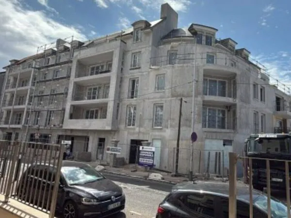 Local commercial 157 m²
