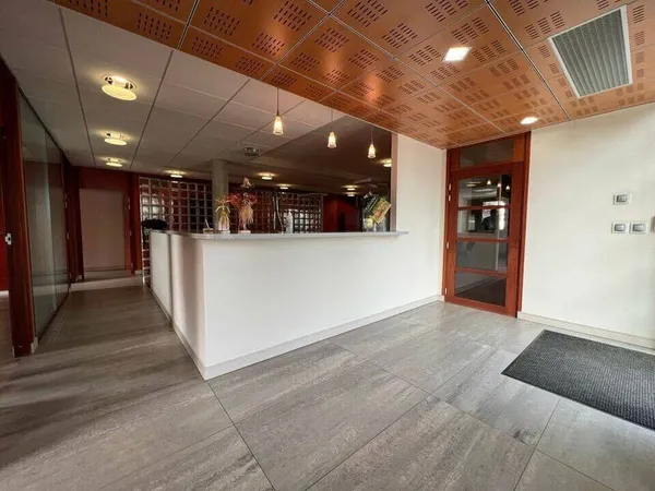 Bureau 196 m²