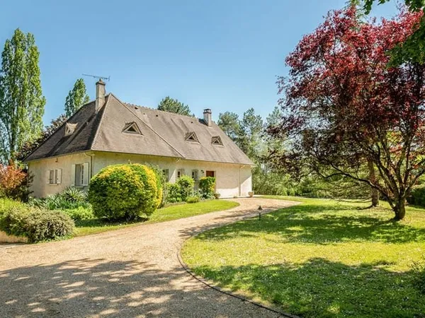 LIEUX UNIQUES ® - PROPRIÉTÉS PRIVÉES - PROPOSE SUPERBE PROPRIETE DE 1980 SUR 4000 M² DE TERRAIN ENTI