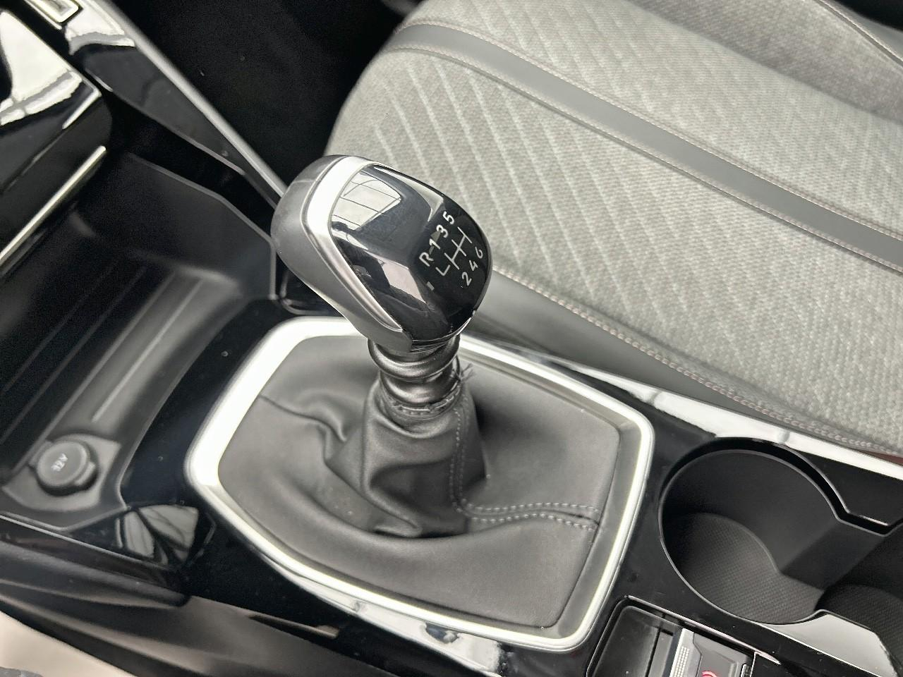 Peugeot 208 100 s&s bvm6 allure — photo 17