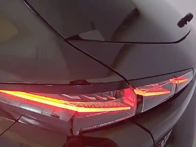 Peugeot 308 phev 225 e-eat8 — photo 42