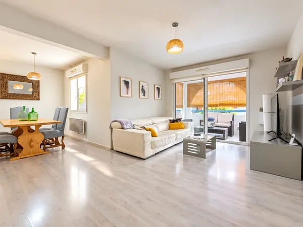 APPARTEMENT 3 PIECES AVEC TERRASSE ET PARKING