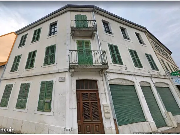 Local commercial 80 m² - Centre Châtillon-en-Michaille - Vitrine, Parking