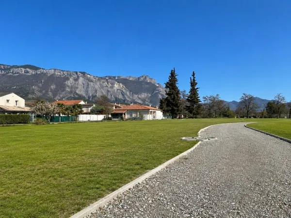 Terrain 700 m²
