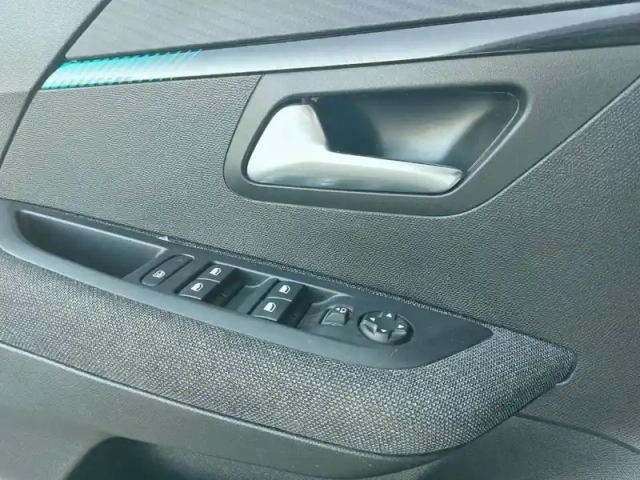 Peugeot 208 puretech 75 s&amp;s bvm5 — photo 19