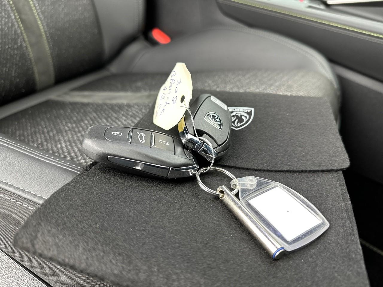 Peugeot 308 hybrid 136 e-dcs6 gt — photo 31