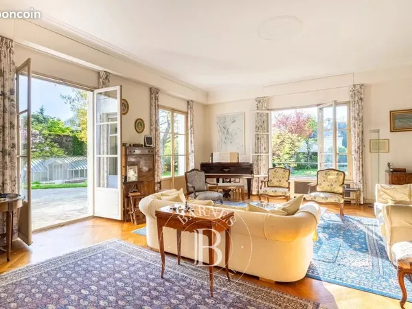 Maison 6 pièces 256 m²