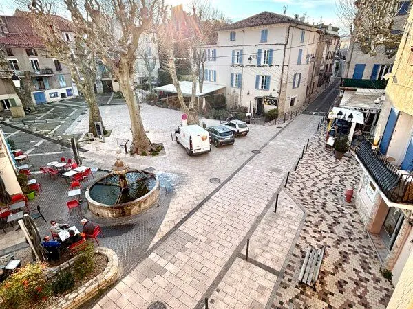 Appartement 2 pièces - Place centrale de Flayosc