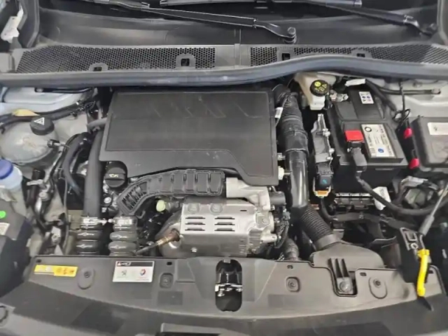 Peugeot 2008 1.2 puretech 130ch s&amp;s gt — photo 10