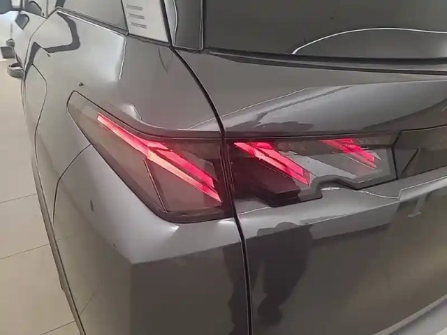 Peugeot 5008 electrique 210 ch 73 kwh — photo 17