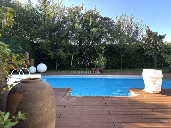 POISY, au calme, sans vis à vis, maison de 179m2 avec piscine.