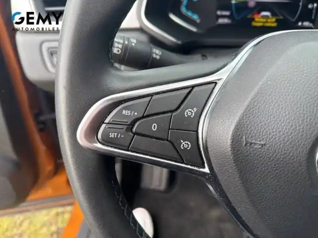 Renault Captur e-tech 145 - 21 — photo 20