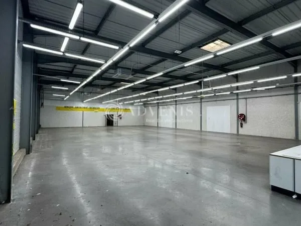 Local commercial 745 m²