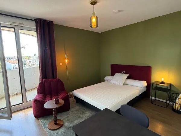 Studio meublé rénové 22 m² + terrasse 9 m²