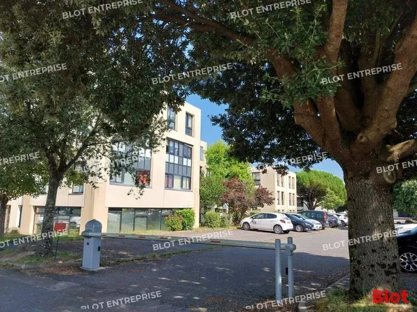 Bureaux 140 m²