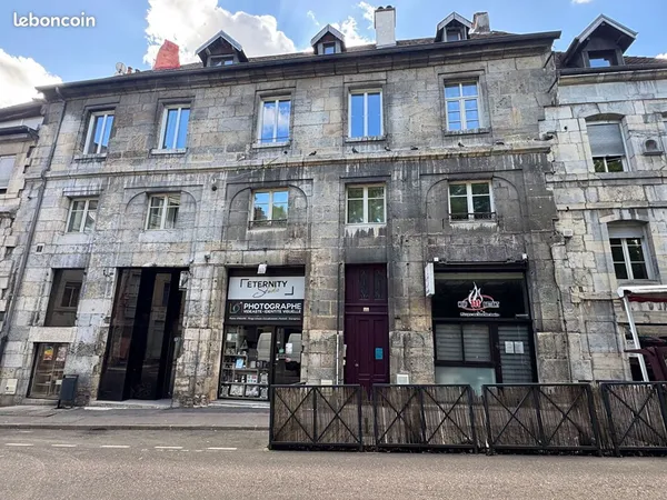 Local 65 m² BESANCON